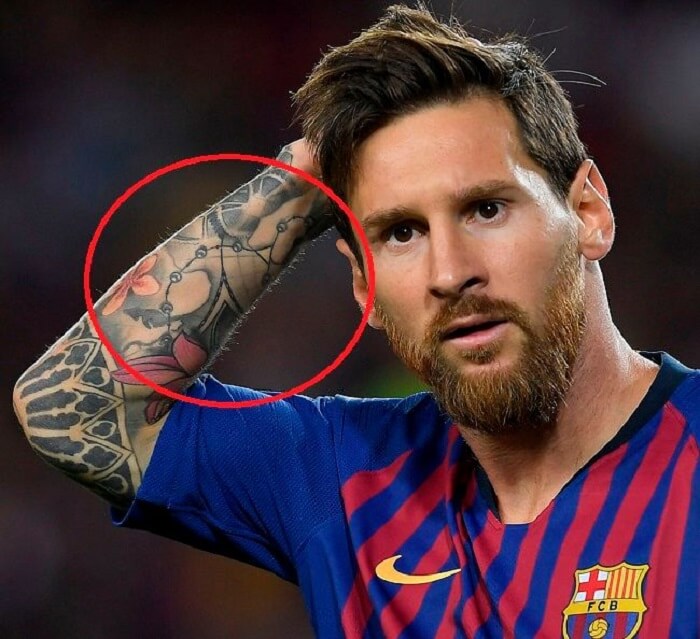 Hình xăm tràng hạt trên tay phải Messi